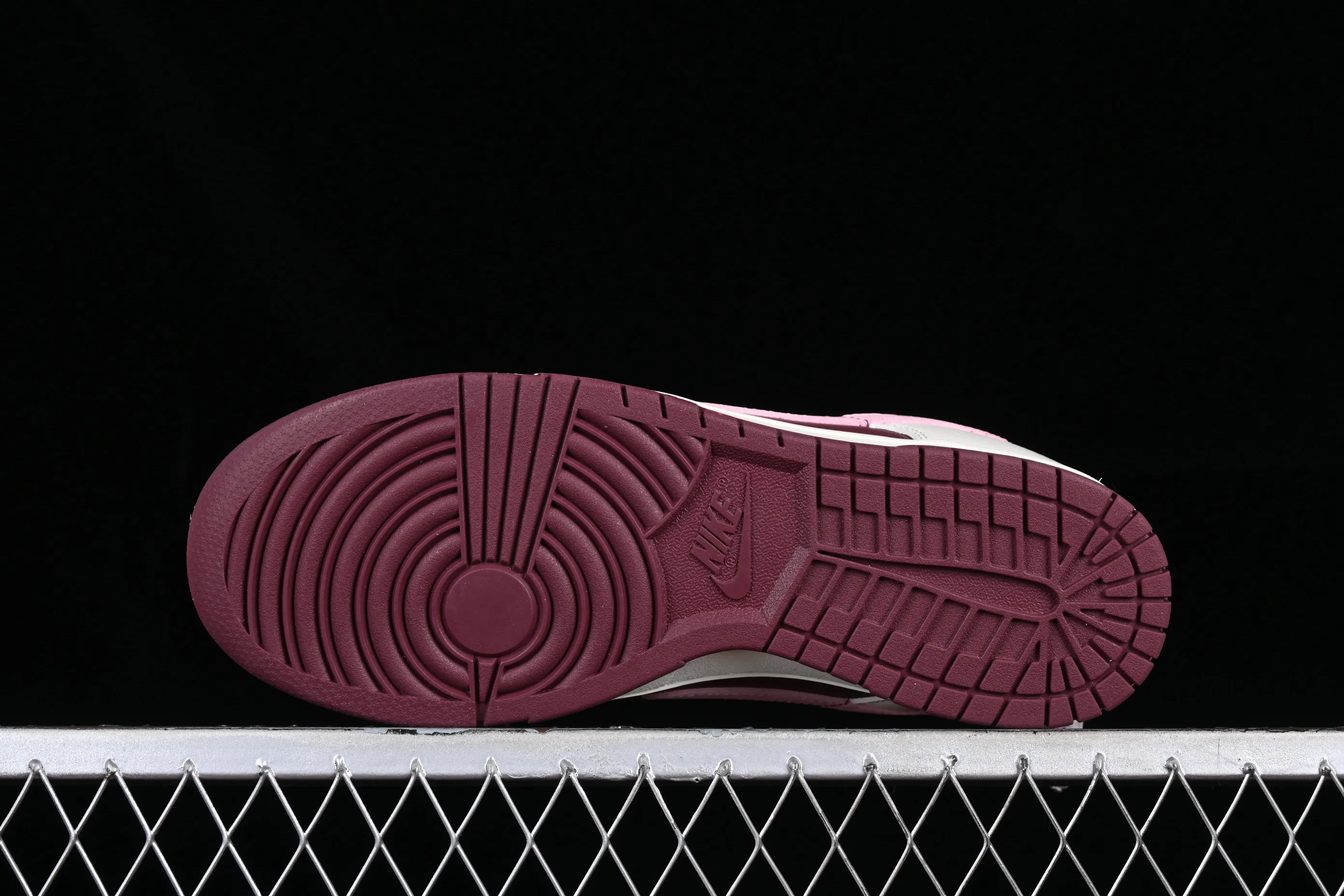 All Categories Nk SB Dunk Series Nk SB Dunk Low Low-top sneakers K version Nk Dunk Low Burgundy Valentine's Day SB low-top sports and leisure sneakers DR9705-100